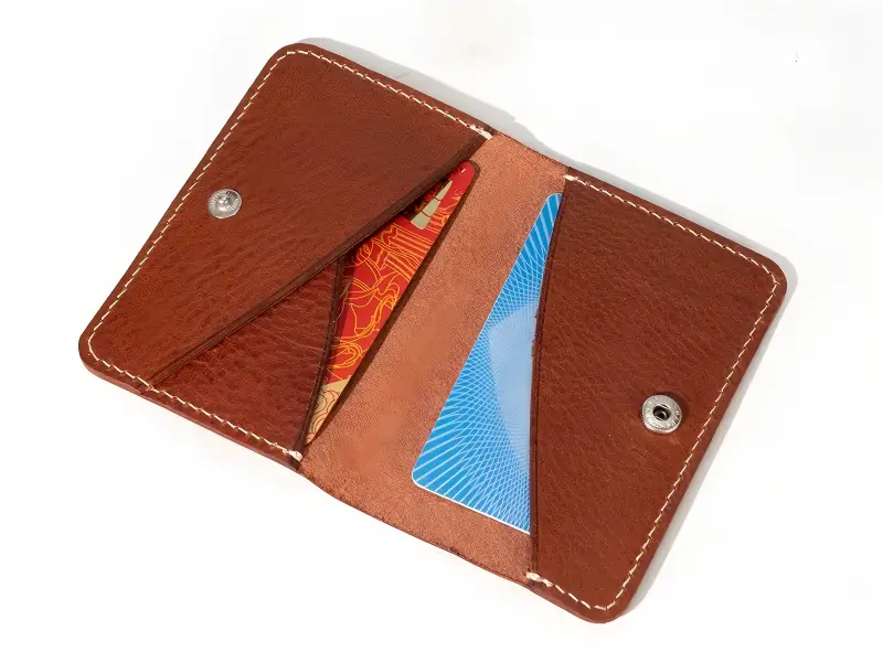 Bagaimanakah Godere membantu pelanggan Jerman dengan prototaip dan pembangunan dompet tersuai pertama mereka?